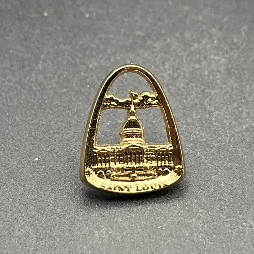 Saint Louis Missouri The Gateway Arch Gold Tone Lapel Hat Pin
